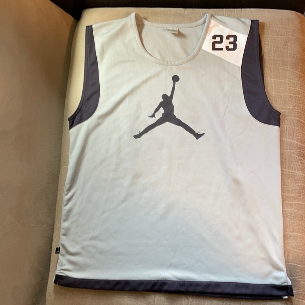 Men’s Air Jordan Muscle Shirt Size XL